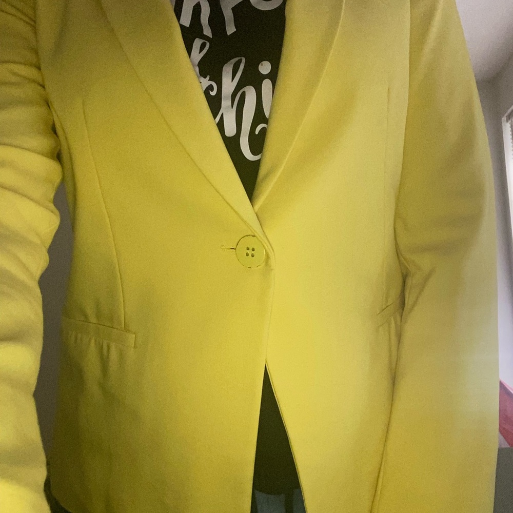 Yellow Zara blazer